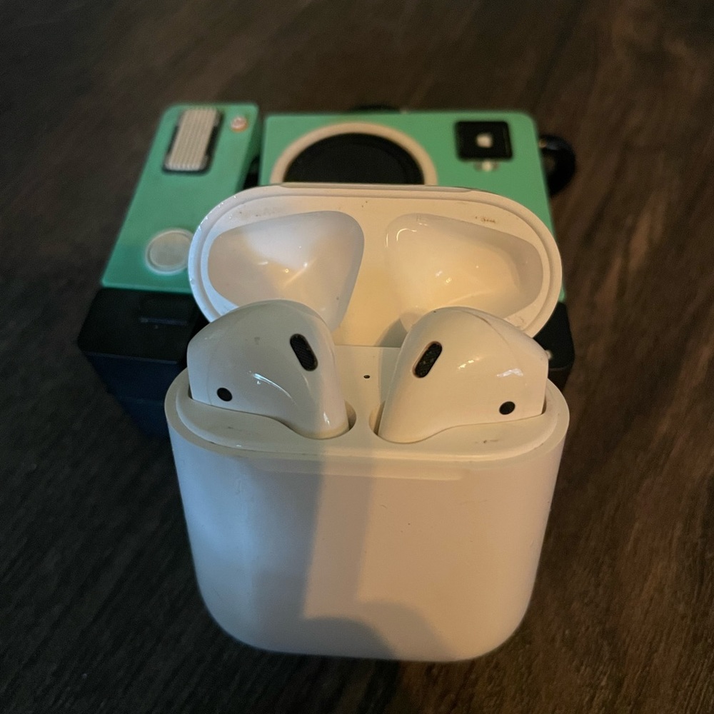 Apple AirPods 1st Generation